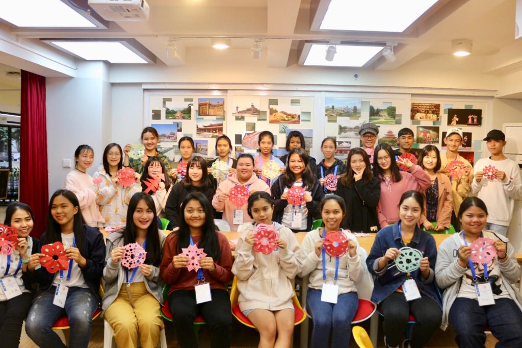 营员与文学院学生开展中泰文化交流活动.jpg